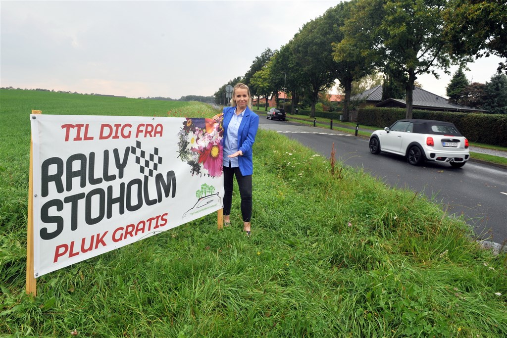 Hen over sommeren er der piblet blomster frem i flere vejkanter som en gave fra Rally Stoholm.